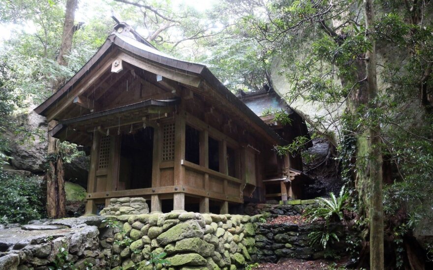 Į UNESCO paveldo sąrašą įtraukta Japonijos salelė, į kurią gali patekti tik vyrai