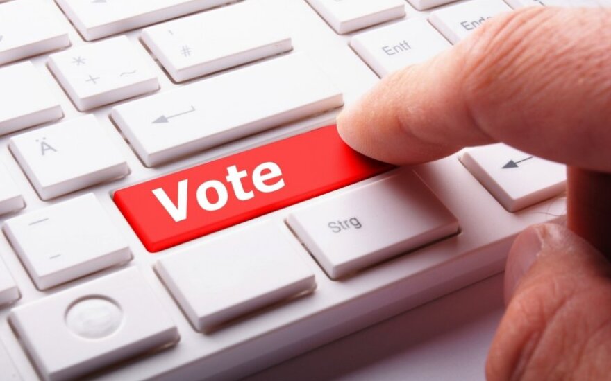 Galų gale: valdantieji siūlo įteisinti balsavimą internetu