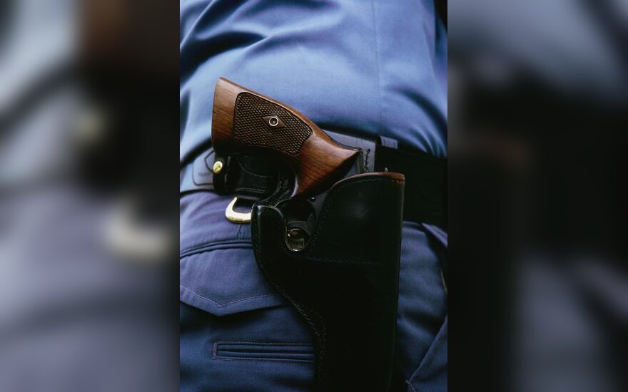 ginklas kišenėje, policija