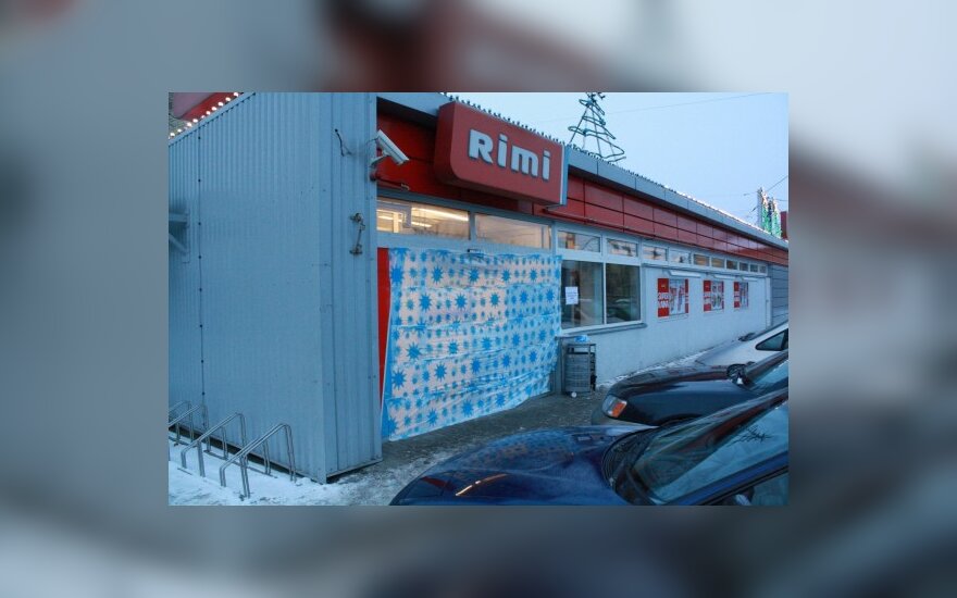 Kaune susprogdintos prekybos centro “Rimi” įėjimo durys