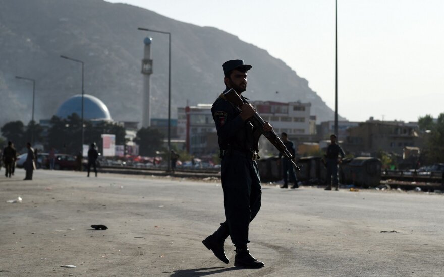 Įtampa Kabule auga: atakuota labdaros organizacijos būstinė