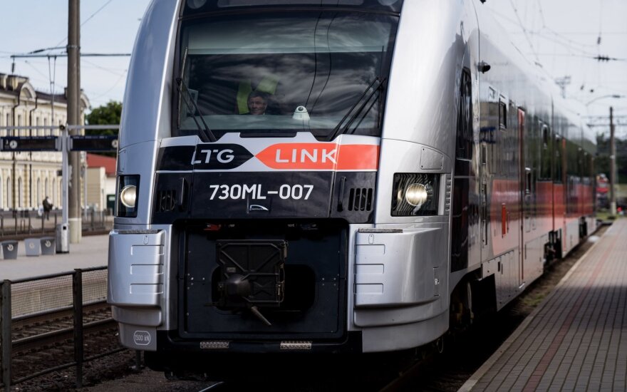 „Lietuvos geležinkeliai“ atnaujina 41 traukinio reisą