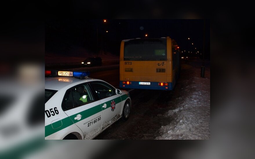 Vilniuje autobusas pervažiavo mažylės ir jos tėvo rankas
