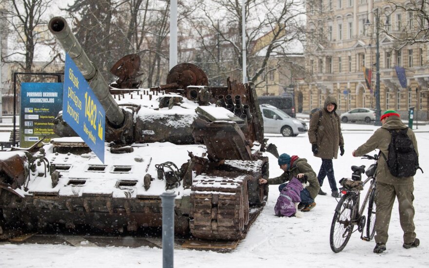 Solidarity campaign with Ukraine titled No Putin, No War was held in Cathedral Square