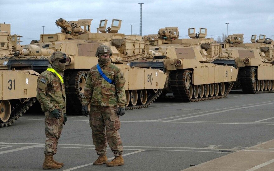 Ukrainos kariai Vokietijoje pradėjo mokymus su JAV tankais „Abrams“