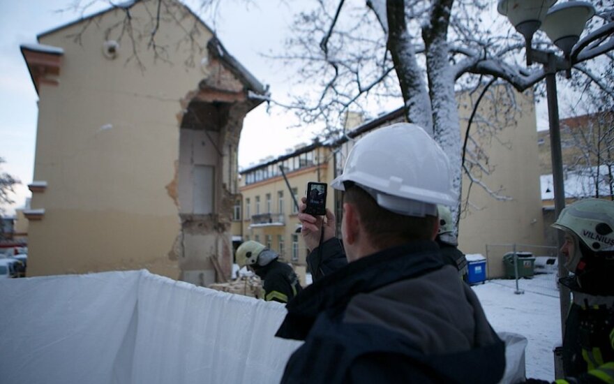 Rado kaltus dėl pastato griūties Vilniaus gatvėje
