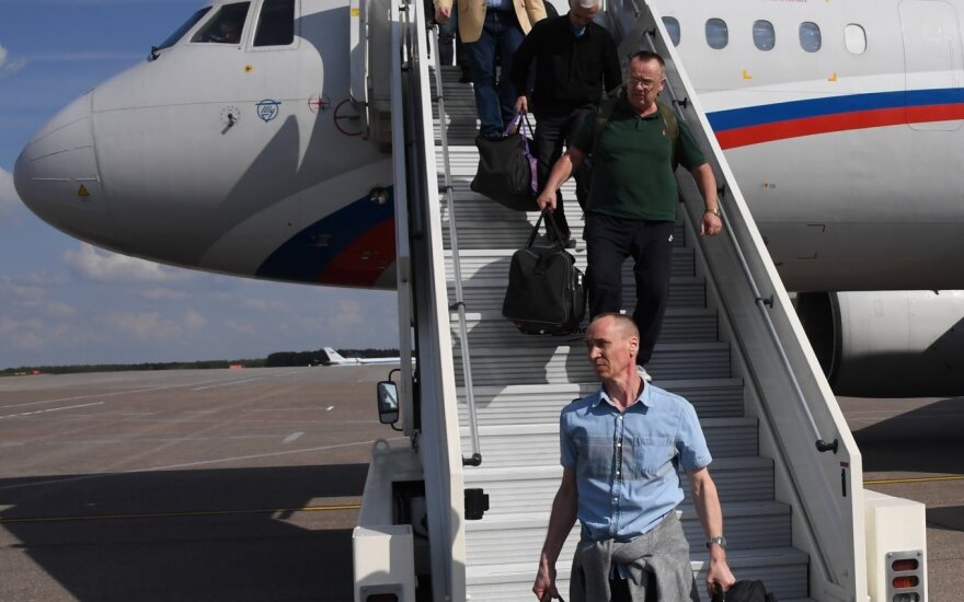 Rusijos ir Ukrainos lėktuvai paleidžiamus kalinius atskraidino į Maskvą ir Kijevą