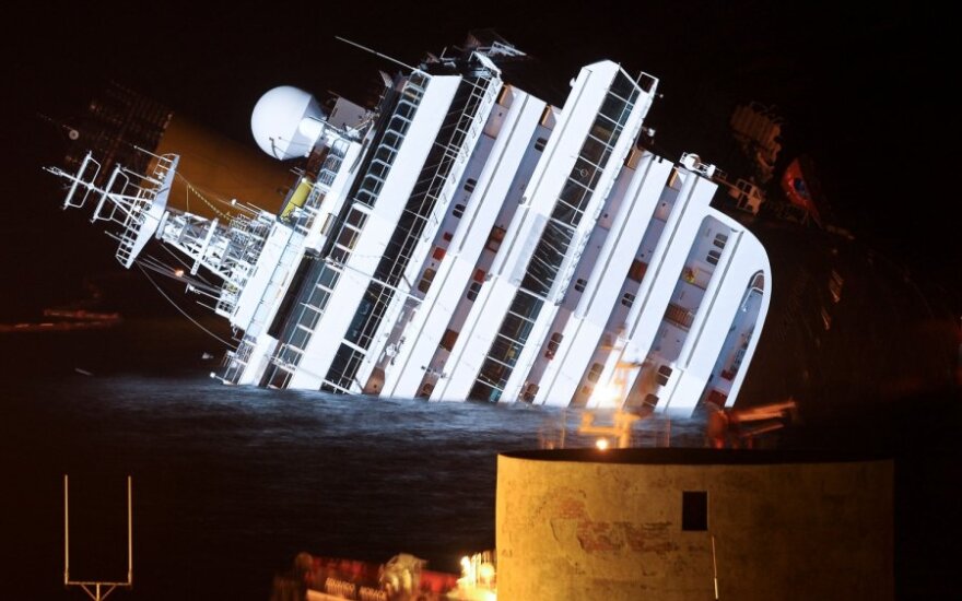 „Costa Concordia“ dingusiųjų paieškos: paaiškėjo, kad laive būta nelegalių keleivių