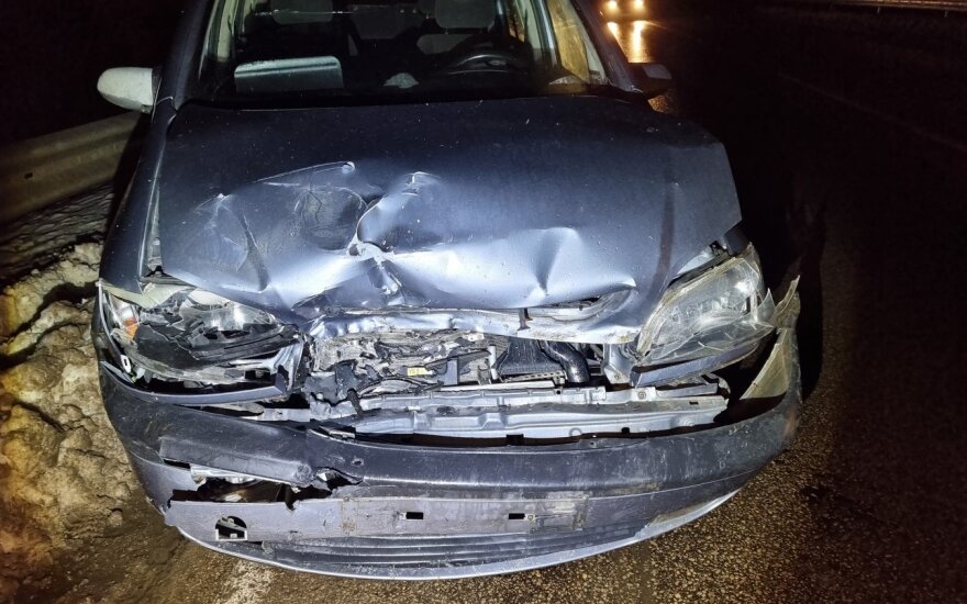 Šalia Vilniaus susidūrė BMW ir „Opel“, paaiškėjo, kad viena vairuotoja visiškai girta
