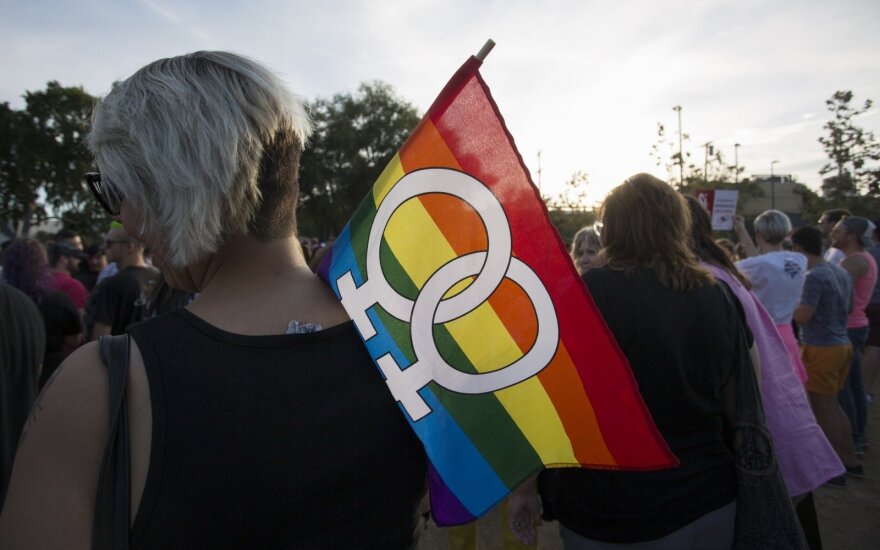 Seime žlugo bandymas įteisinti vyro ir moters bei homoseksualų partnerystę