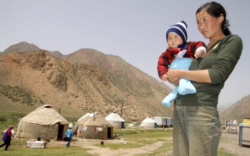 Kirgizė su vaiku