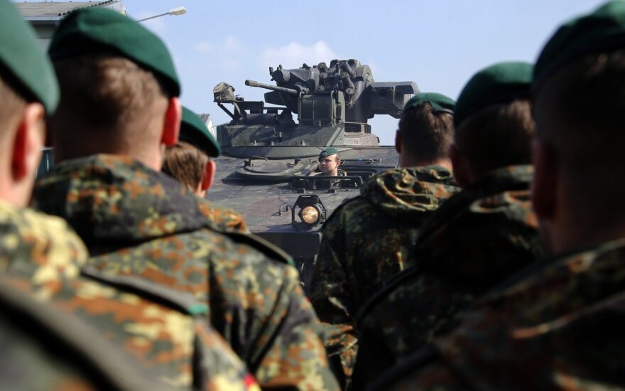 Vokietijos parlamento įgaliotinė kritikuoja pokyčių šalies ginkluotosiose pajėgose tempą