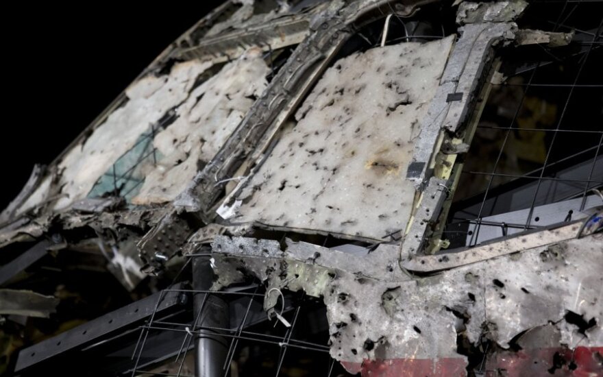 Pasaulis mini trečiąsias MH17 numušimo metines, Ukrainoje šeimos atidengs „gyvąjį memorialą“