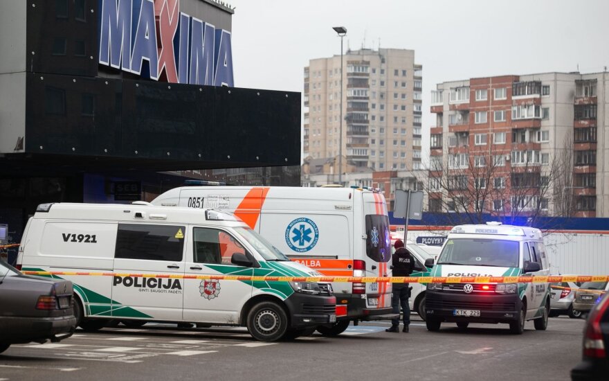 Dėl įtartino radinio Vilniuje iš „Maximos“ evakuoti žmonės