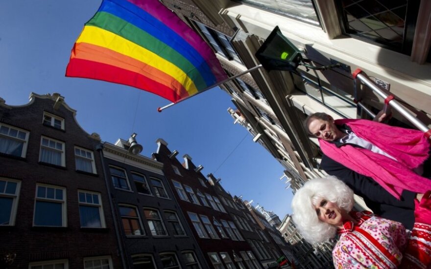 Gėjų teisių gynėjai protestu pasitinka V.Putiną Amsterdame