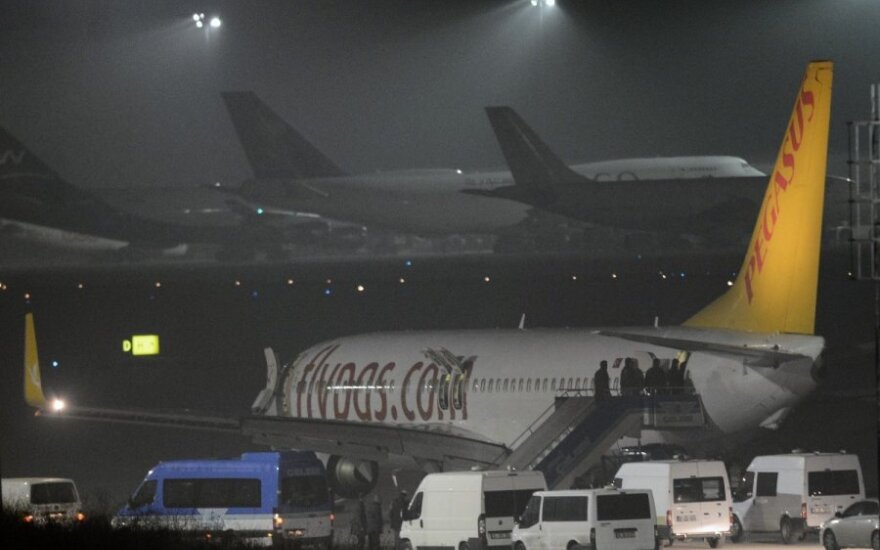 Turkijos lėktuvą mėginusiam užgrobti ukrainiečiui pateikti kaltinimai