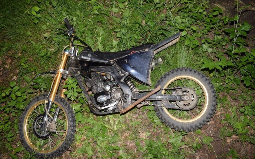 Skaudi nelaimė Lazdijų rajone: rastas nuo kelio nuskriejęs motociklas, šalia – negyvas motociklininkas