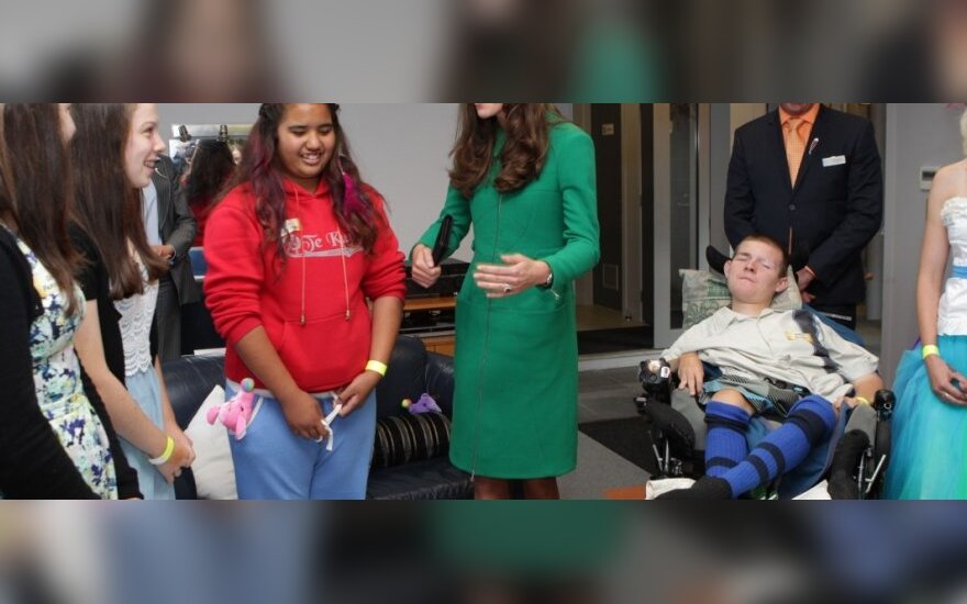 Kembridžo kunigaikštienė Kate aplankė Naujosios Zelandijos vaikų slaugos ligoninę
