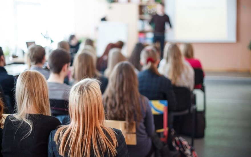 Tyrimas: 7 iš 10 studentų pripažįsta, kad labiausiai sukčiaujama nuotolinių atsiskaitymų metu