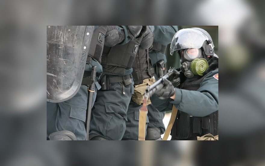 Riaušėse prie Seimo 151 chuliganas sulaikytas, 34 mitingo dalyviai sužeisti