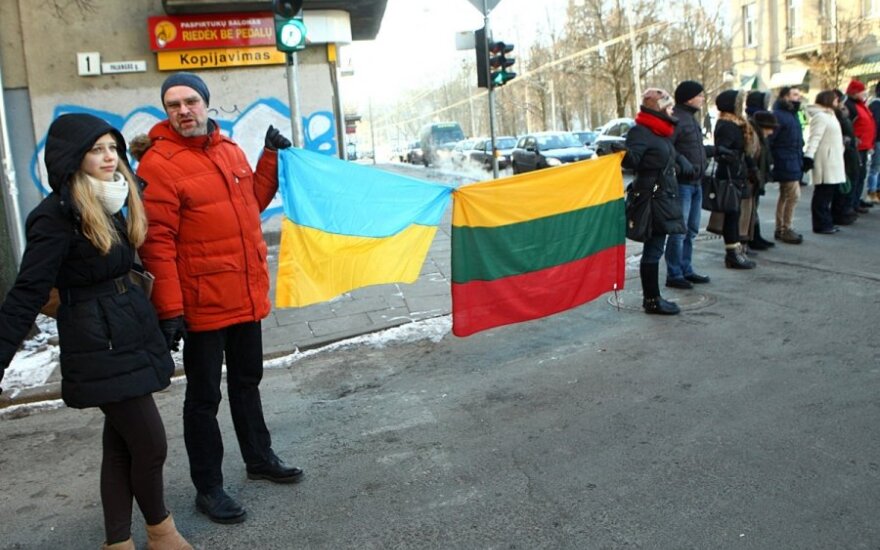 Vilniuje gyva grandine išreikštas palaikymas Ukrainai