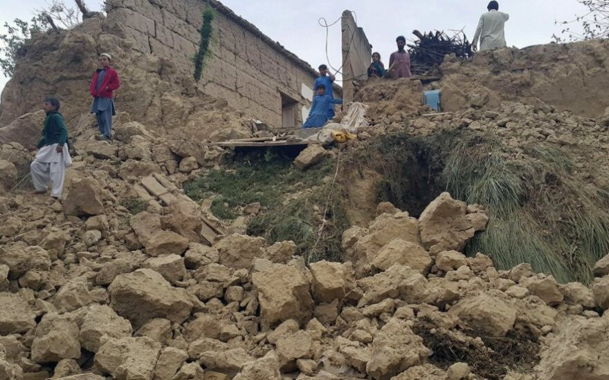 Afganistane įvykęs žemės drebėjimas sudrebino ir kaimynines šalis, žuvo beveik 200 žmonių