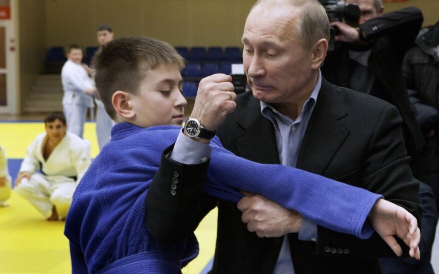 Vladimiras Putinas vaikams demonstravo dziudo pratimus