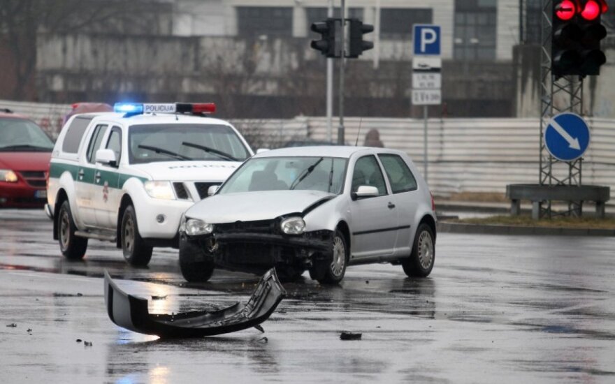 Kaune lietuvis, žydas ir ukrainietis aiškinosi, kas kaltas dėl avarijos