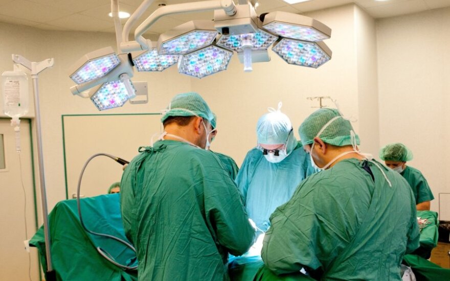 Vokietijoje chirurgai kaltinami po operacijos paciento kūne palikę 16 daiktų
