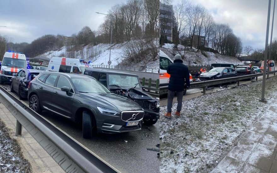 Didelė avarija pagrindinėje Vilniaus gatvėje: susidūrė 3 automobiliai, 2 žmonės sužaloti