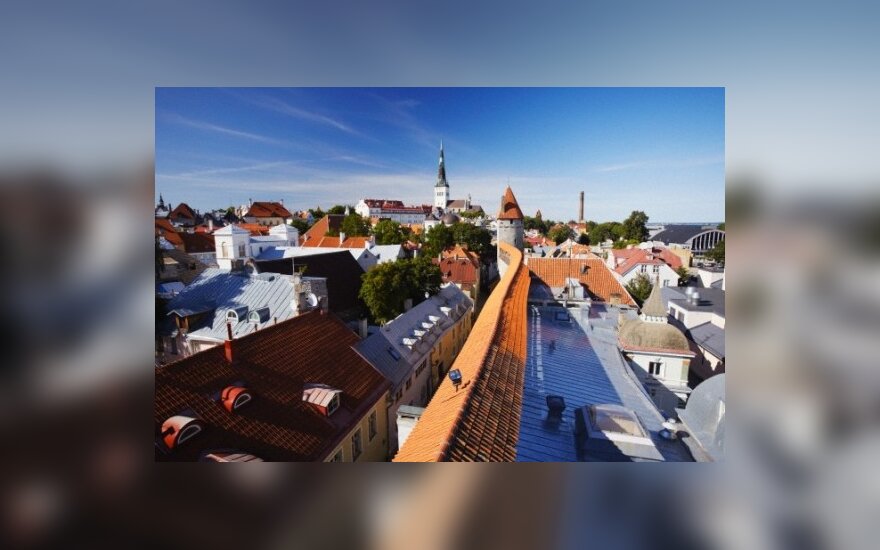 Estijos teismas leido suimti sukčiavimu įtariamus tris policininkais apsimetinėjusius Lietuvos piliečius