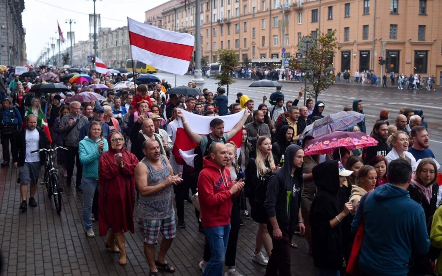 ES paragino Minską nutraukti represijas prieš piliečius ir pradėti vidaus dialogą