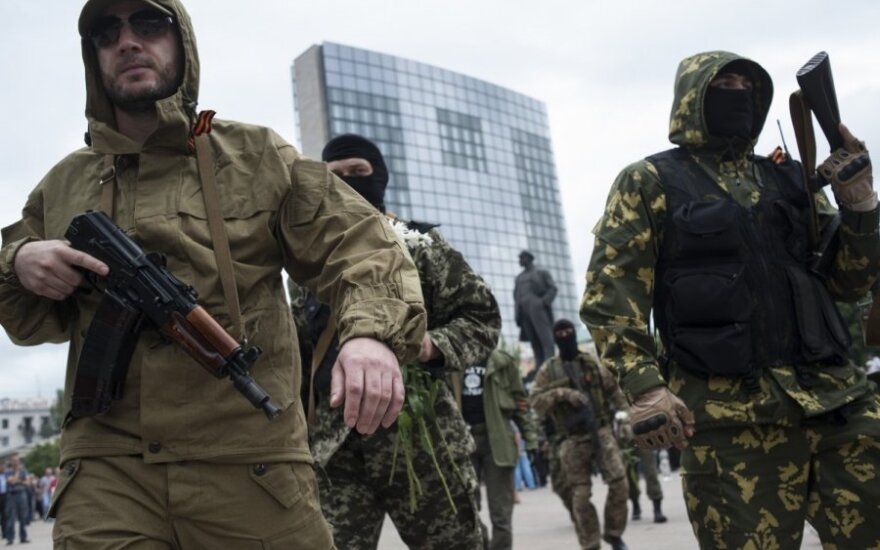 Pasaulis džiaugiasi dėl Minske pasirašytų paliaubų, tačiau vertina jas atsargiai