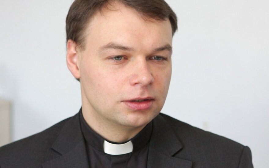 Buvęs Vilniaus kunigų seminarijos rektorius dėl moters meta kunigystę