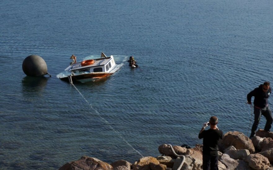 Prie Graikijos nuskendus keliems migrantų laivams žuvo mažiausiai septyni vaikai