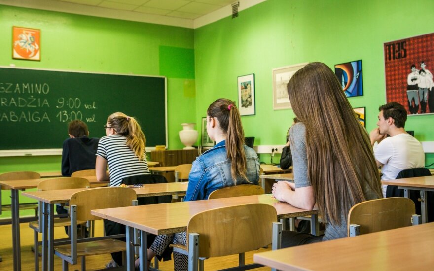 Švietimo profsąjungos stebisi konsultacijomis abiturientams nepaskiepijus mokytojų