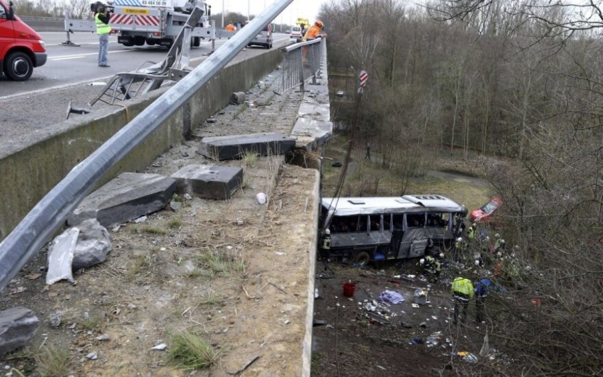 Belgijoje į kraupią avariją pateko paauglius iš Rusijos vežęs autobusas