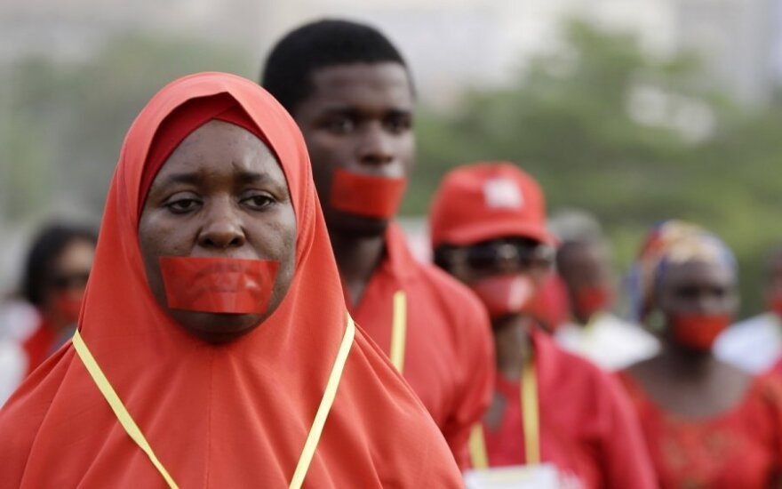 Nigerijoje minimos „Boko Haram“ pagrobtų mergaičių metinės