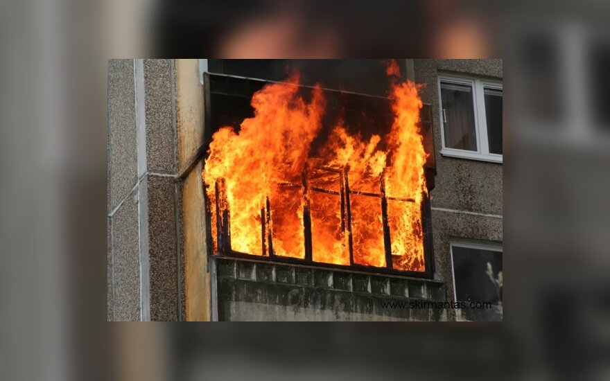 Kauno ugniagesiai gaisrą daugiabutyje likvidavo per 12 minučių