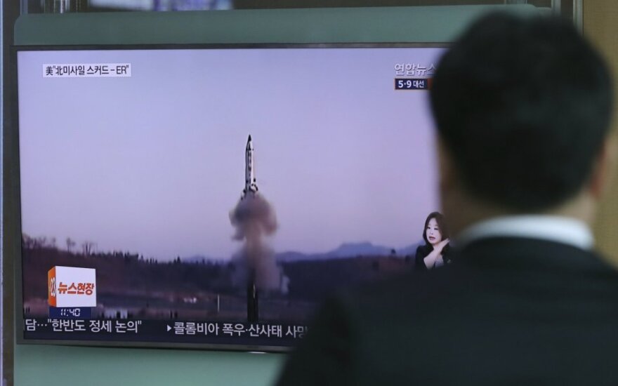 Pietų Korėja išbandė balistinę raketą