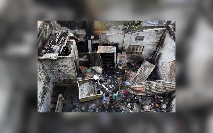 Bangladešo sostinėje per gaisrą žuvo mažiausiai 108 žmonės