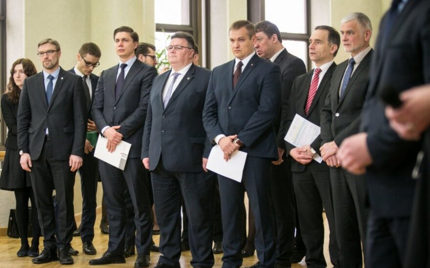 Vyriausybė diskutuos dėl Seimo narių skaičiaus mažinimo ir parlamento rinkimų pavasarį