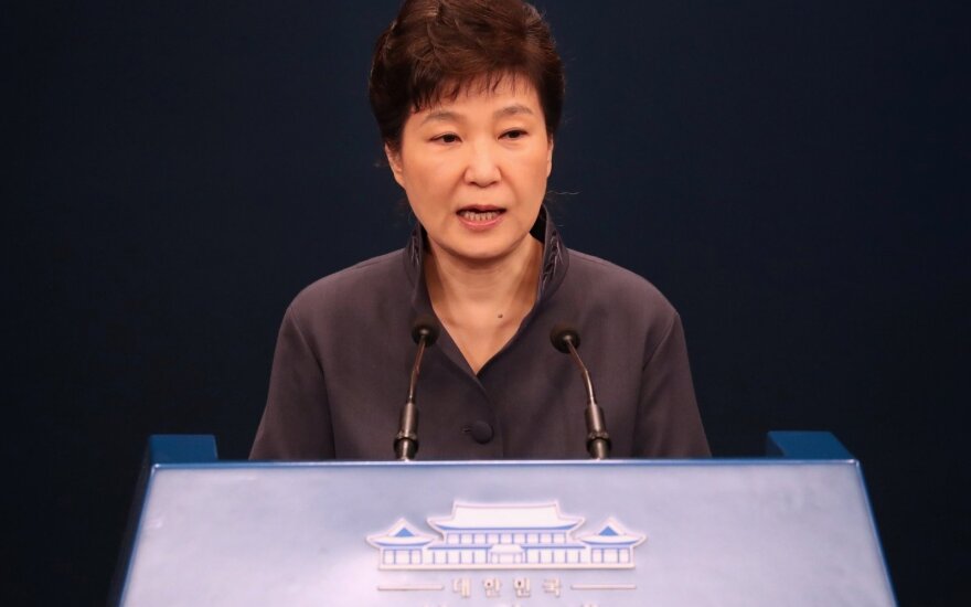 Nušalinta P. Korėjos prezidentė: tikiu, kad tiesa išaiškės