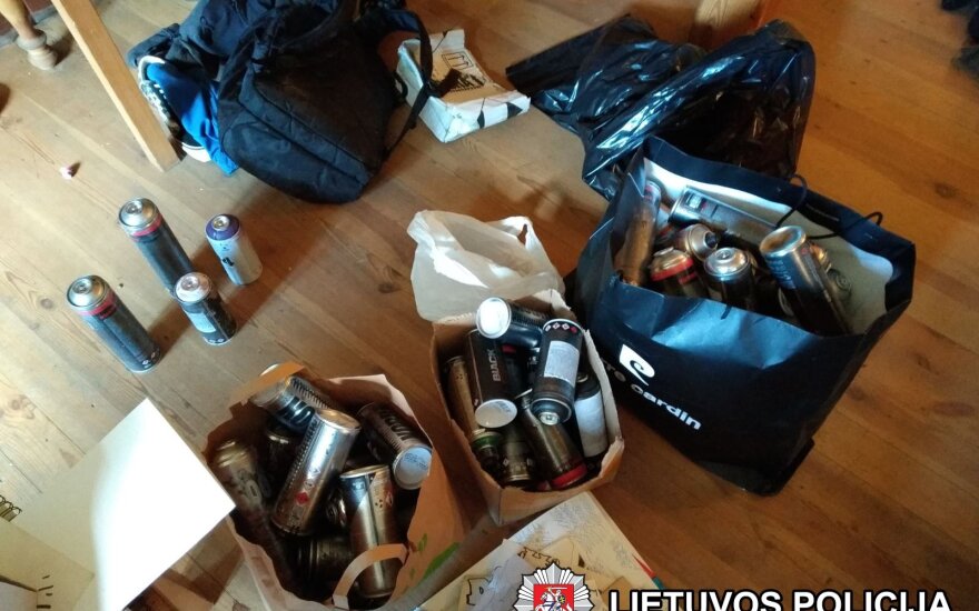 Policija sučiupo Vilniaus senamiesčio sienas grafičiais bjaurojusį „žolės“ mėgėją