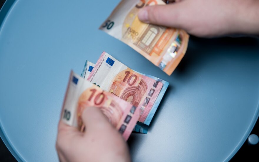 100 eurų testas: kaip šią sumą panaudotų lietuviai