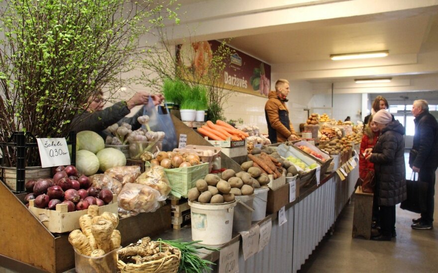 Velykinių produktų kainų tyrimas: pirkti turguje ar parduotuvėje?
