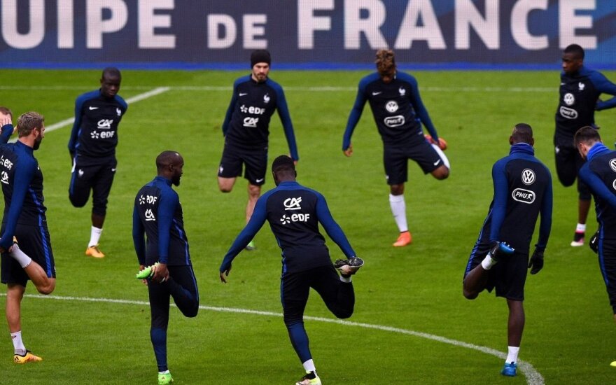 Teroro aktai futbole. Prancūzija tikisi, kad antradienį sąrašas nebus papildytas