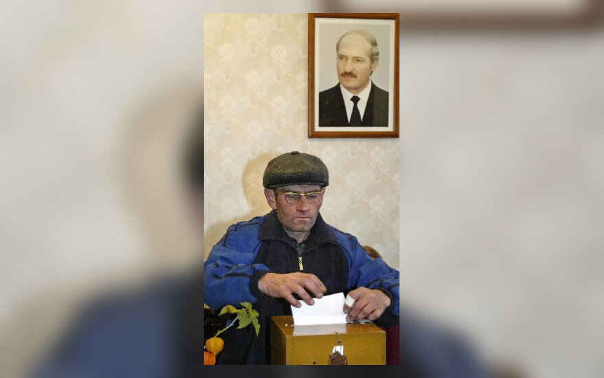 Baltarusis balsuoja bandomuosiuose rinkimuose