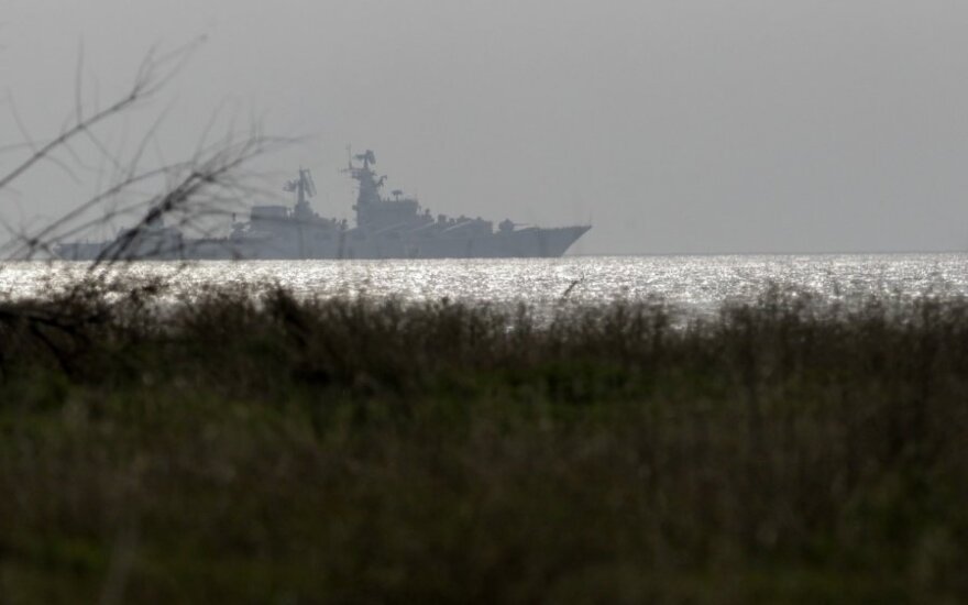 Ukrainos pasienio pareigūnai kaltina Rusijos karo laivus atlikus „pavojingus manevrus“