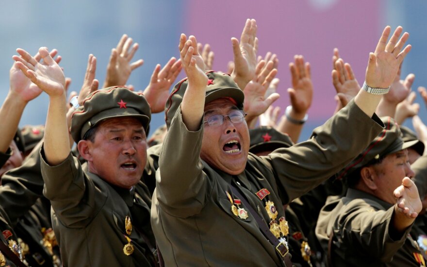 Net pagal Šiaurės Korėjos standartus naujausi Kim Jong Uno manevrai – daugiau nei keisti